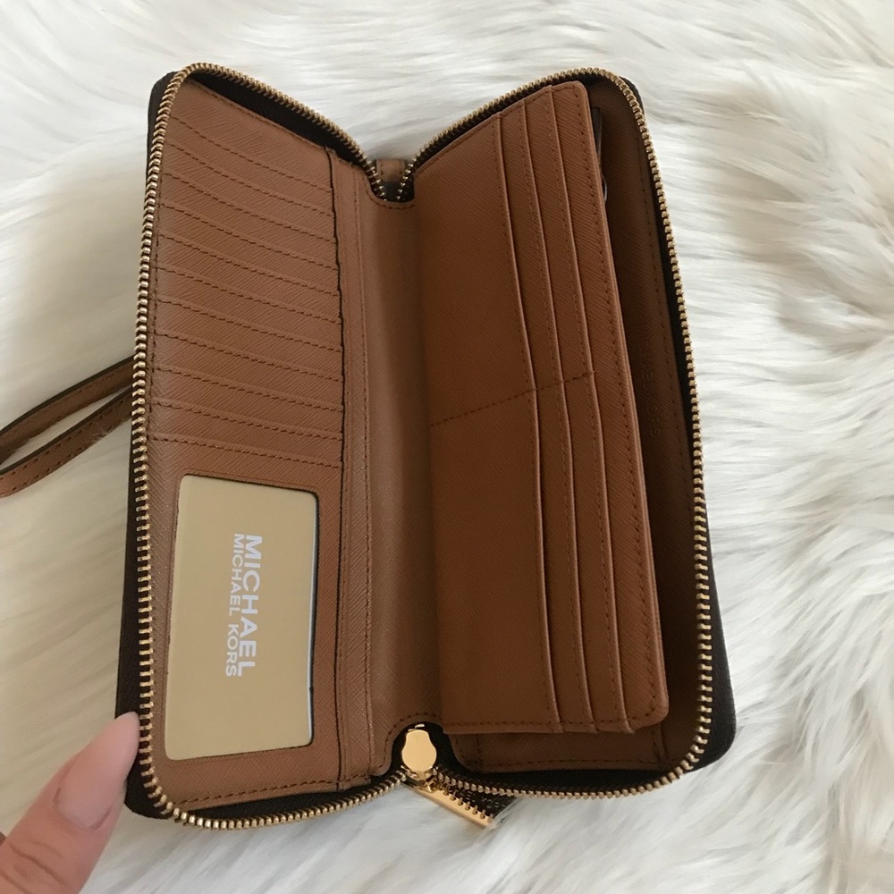 Michael Kors Jet Set Travel Brown Logo Wallet Case - Picture 3 of 6